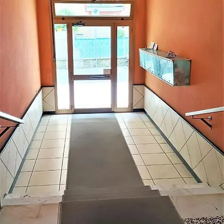 Fronte Del Golf アパート