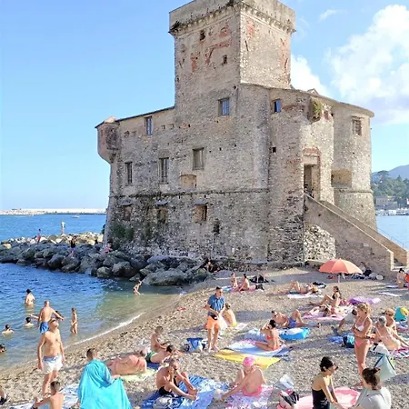 Fronte Del Golf アパート